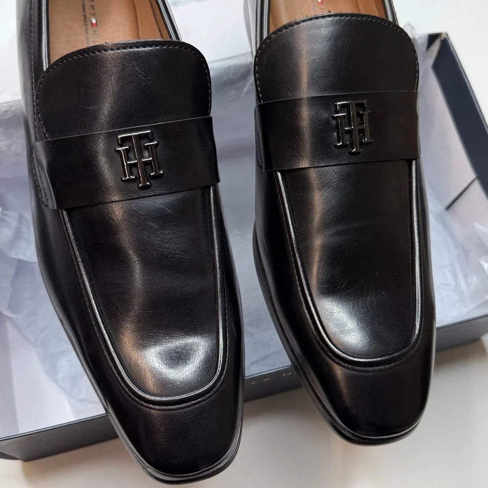 Tommy Hilfiger Men's Sawlin Logo Embellished Dress Loafers- Size 8.5M